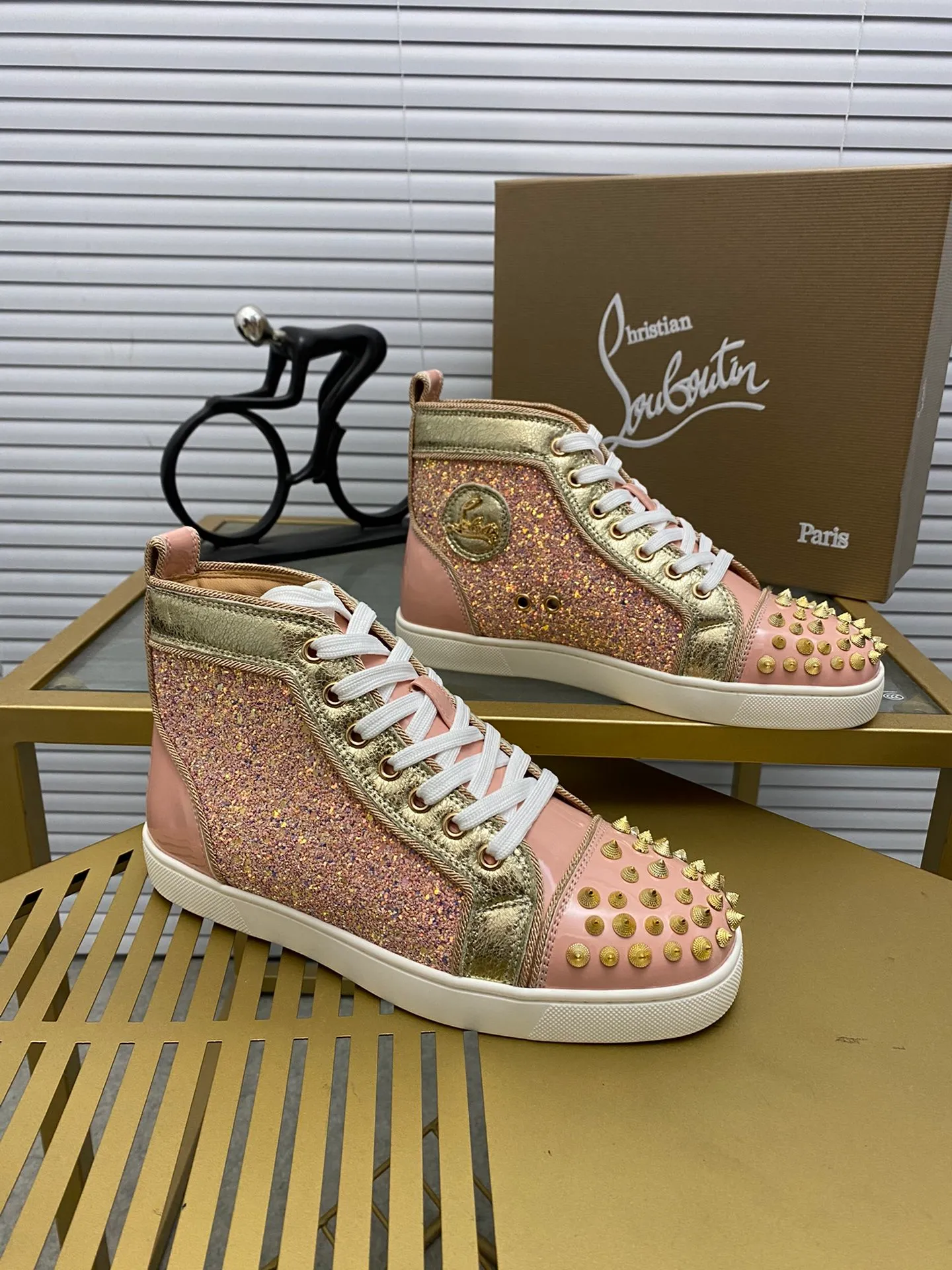 Made to order. Ex-factory price 540. christian louboutin (CL red sole shoes) counter series, casual sneakers for couples 📢 📢 📢 Exclusive hot style release 🎈🎈💪 Movable latex feet 👻 Finished outsole line [Proud] 😝Female 35-40# Male 38#-46, global supply😝 [Top version]: original imported cowhide upper, top original leather lining, original molded TPU outsole, original 1:1 detail processing, original shoe last,